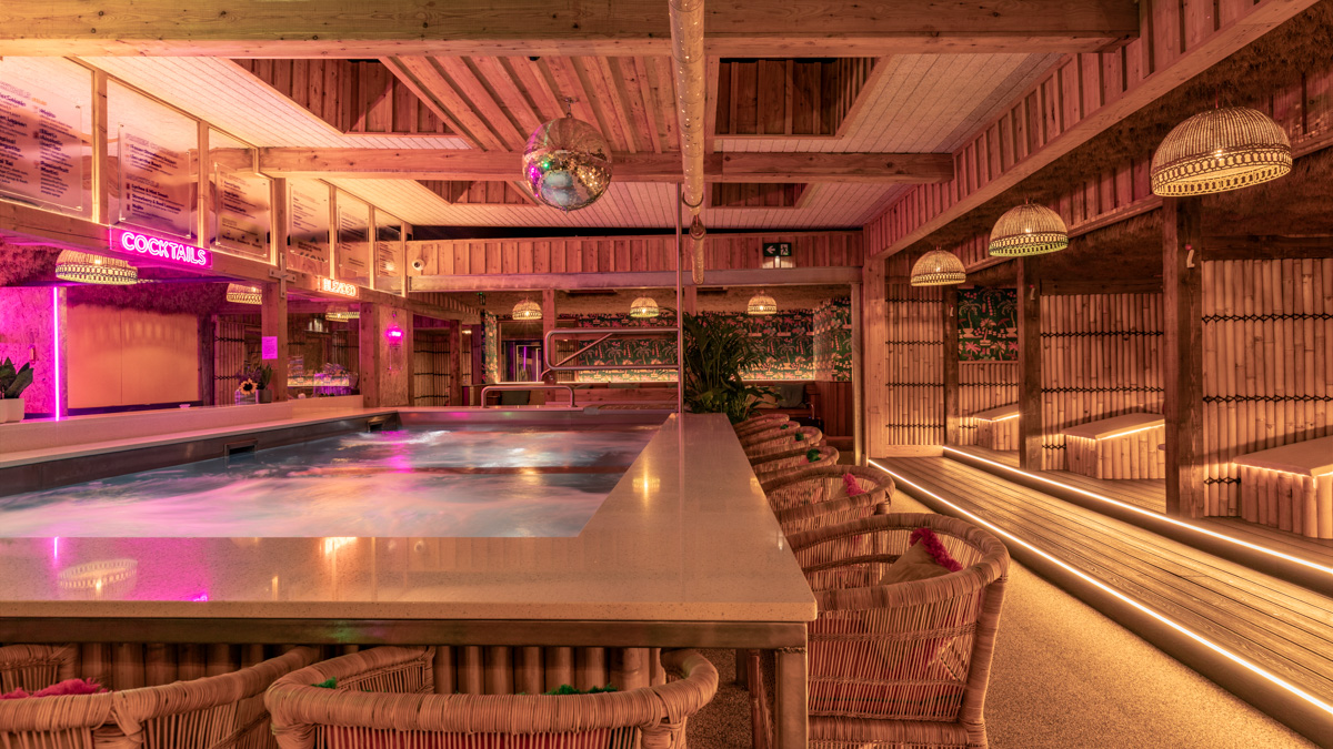 Hot tub 