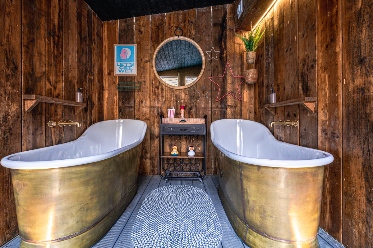 Bathtub Cinema 